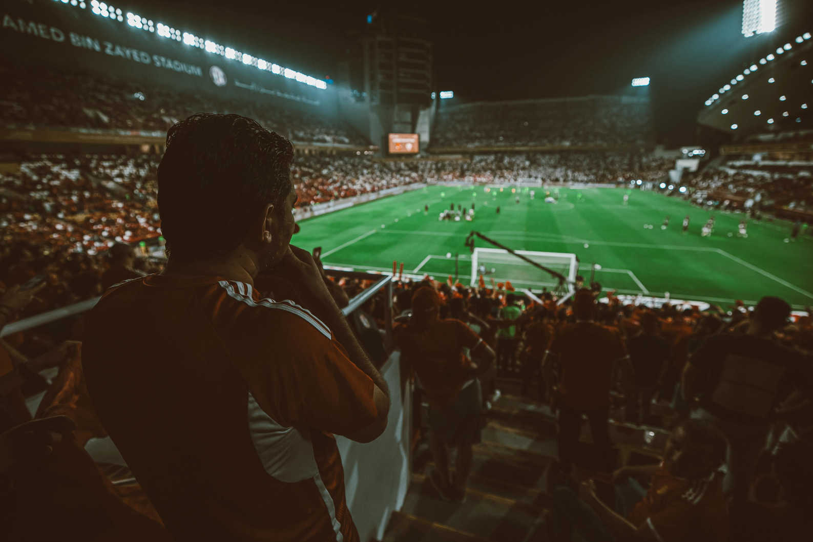 Intip 3 Cara Hadapi Pasanganmu yang Suporter Bola!