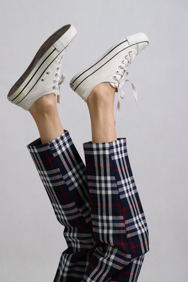 5 Tips Memilih Sepatu Sneakers yang Tepat!