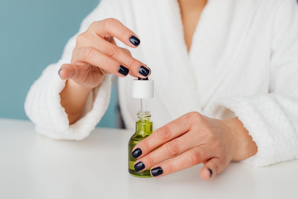 Rekomendasi 7 Serum untuk Kulit Jerawat, Wajib Coba!