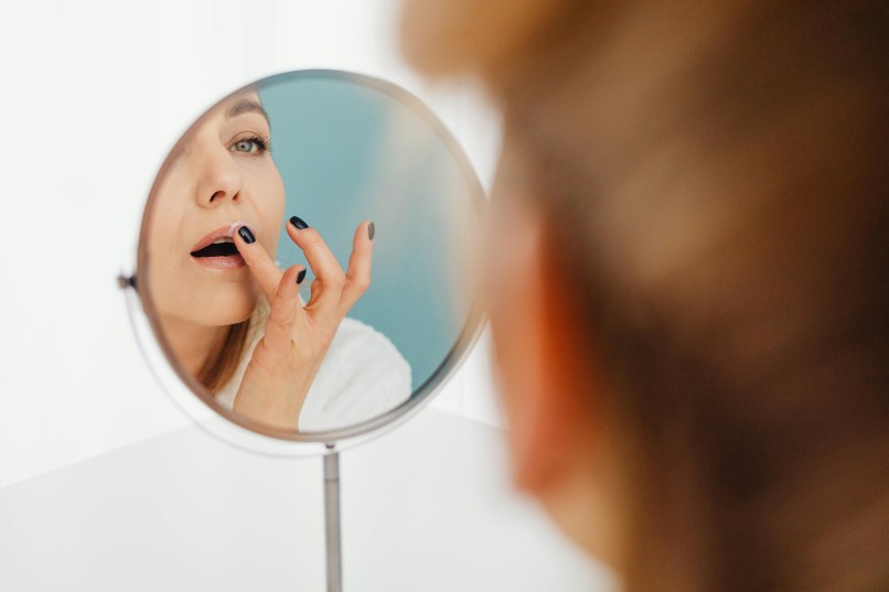 6 Tips Agar Bibir Lembap dan Tidak Crack