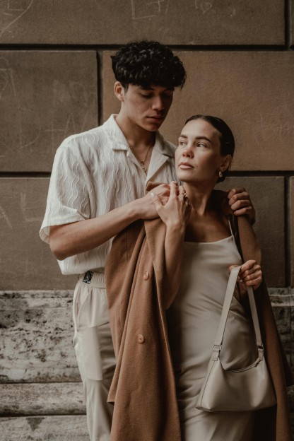 8 Cara Hadapi Pasangan yang Moody Agar Tetap Sayang