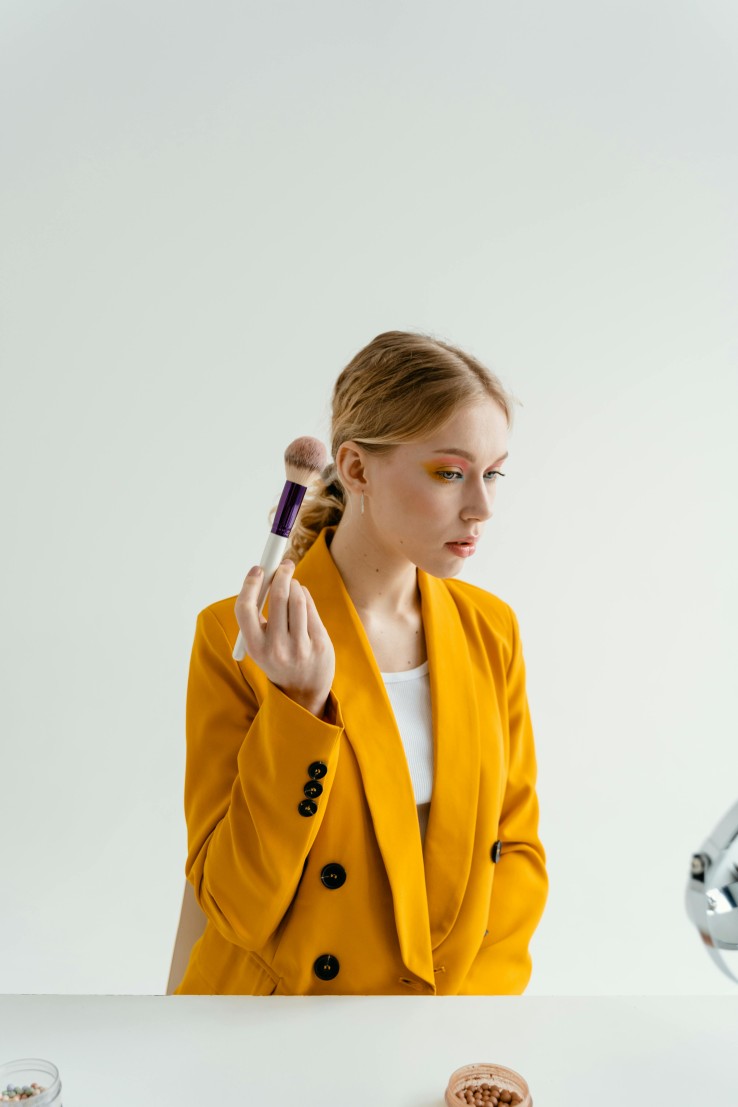 Simple! Ini 5 Tips Makeup Natural untuk ke Kantor