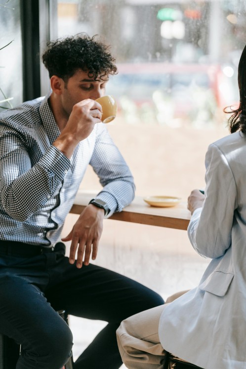 5 Ciri Hubungan yang Dilakukan oleh Pria Introvert