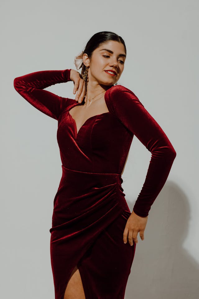 Kombinasi Warna Burgundy Dress untuk Tampil Elegan & Mewah!
