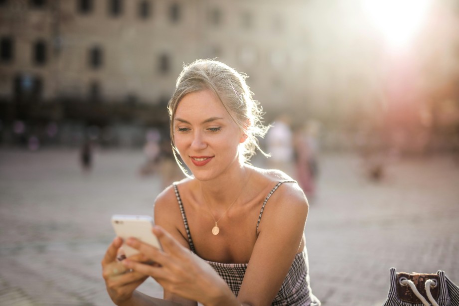 6 Tips Mendekati Pria Melalui DM dengan Cara yang Elegan