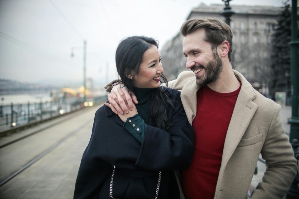 Tetap Romantis! Ini 5 Cara Agar Kekasih Lebih Terbuka