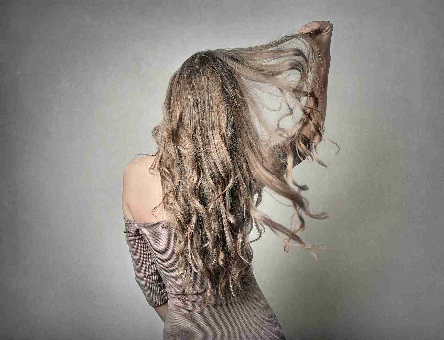 Cukup 5 Menit! Cara Mudah Merawat Rambut Bergelombang Alami