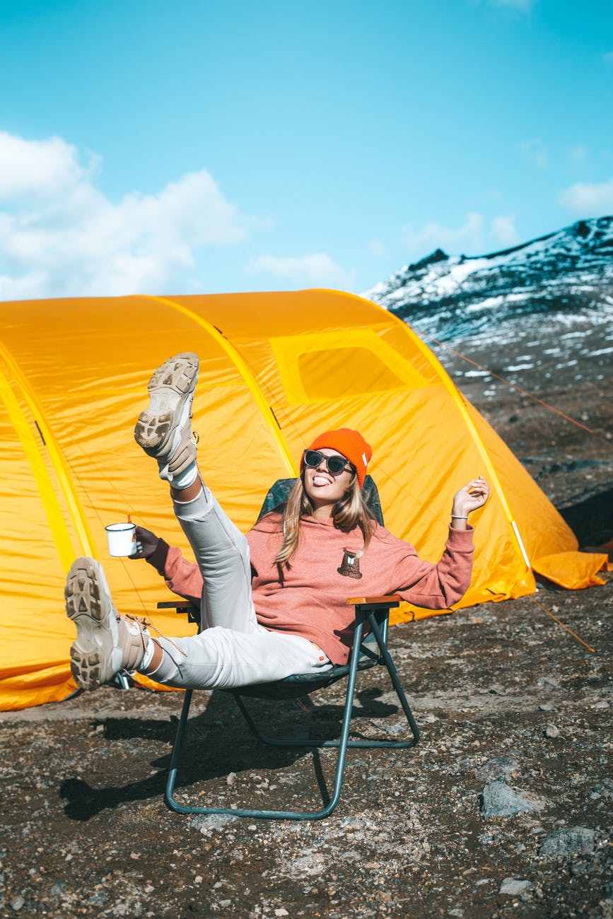 Perlengkapan yang Wajib Dibawa dan Tips Camping Untuk Wanita