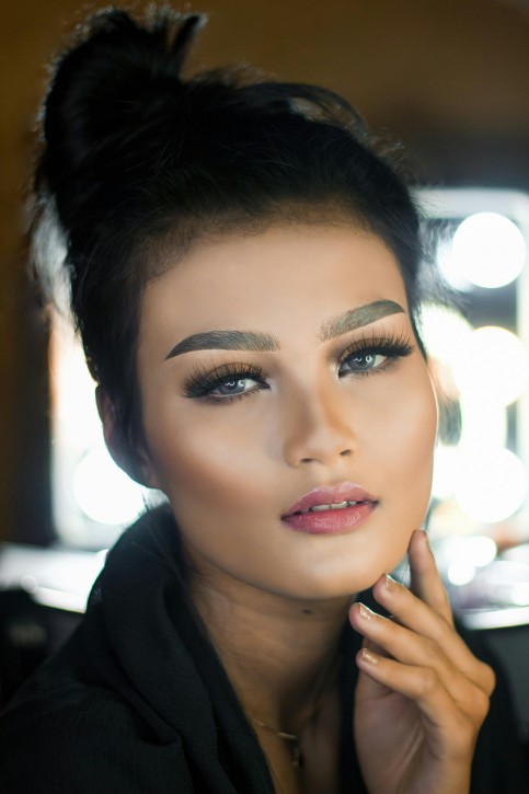 Ini 6 Teknik Contouring Sesuai Bentuk Wajah. Perhatikan!