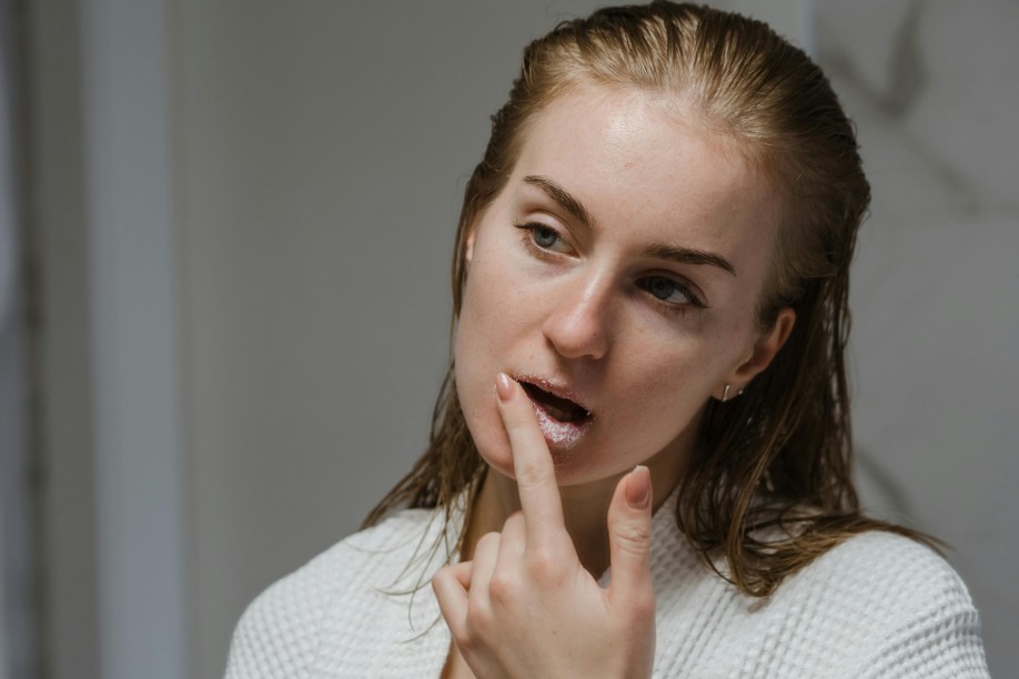 Bibirmu Kasar? Ini 4 Lip Scrub Terbaik Sepanjang Masa