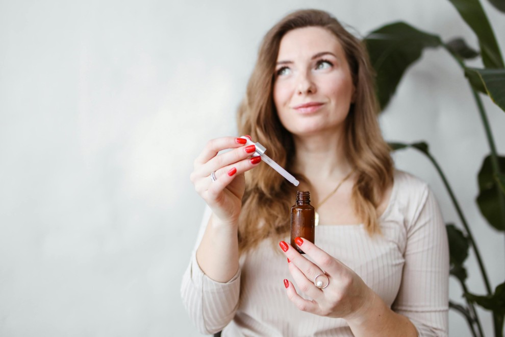 Rambut Bermasalah? Ini 4 Serum yang Bagus Untuk Merawatnya
