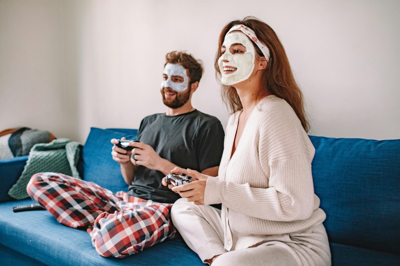 Ini 7 Tips Skincare Bareng Pasangan, Biar Romantis!