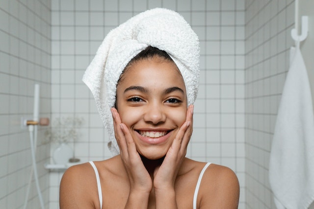 6 Cara Menjaga Kesimbangan pH Kulit, Wajah Glowing & Sehat!