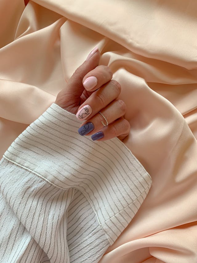 Cara Menghilangkan Nail Art dengan Mudah dan Aman