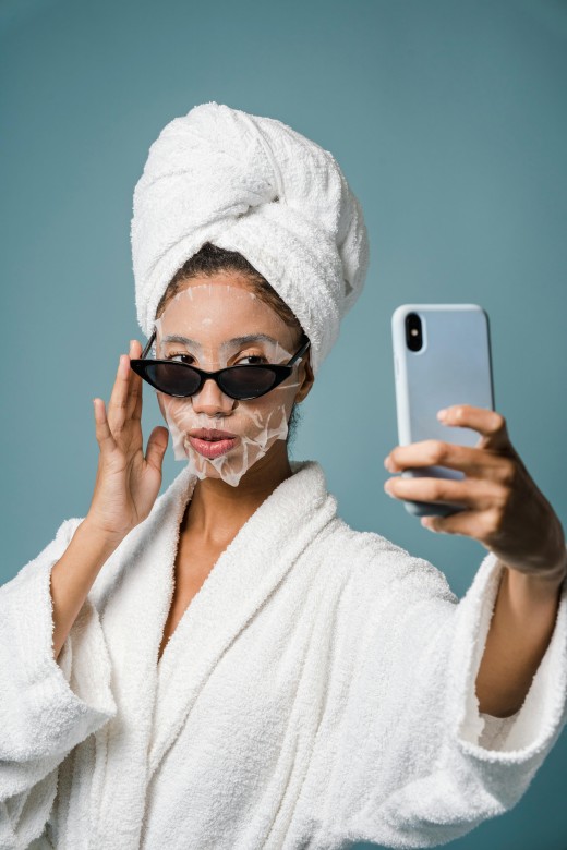 5 Kandungan Sheet Mask yang Bisa Memicu Jerawat