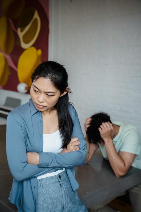 Mengalaminya? Ini 6 Tanda Wanita yang Memiliki Trust Issue