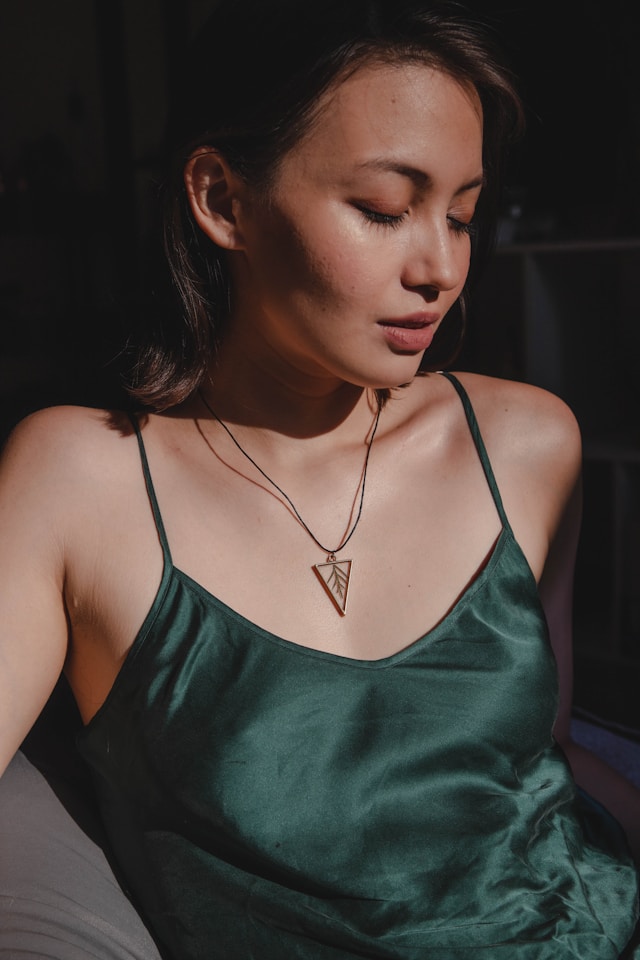 Karakteristik Bahan Silk Premium untuk Gaun Mewah & Elegan!
