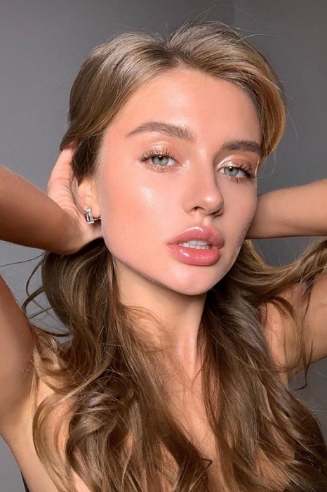 Fresh! Coba Tren Make Up ‘Habis Mandi’ dengan Trik Ini