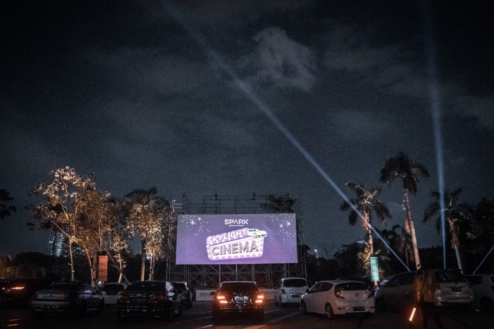 Skylight Cinema: Keseruan Cinema Drive-in Pertama Di Jakarta