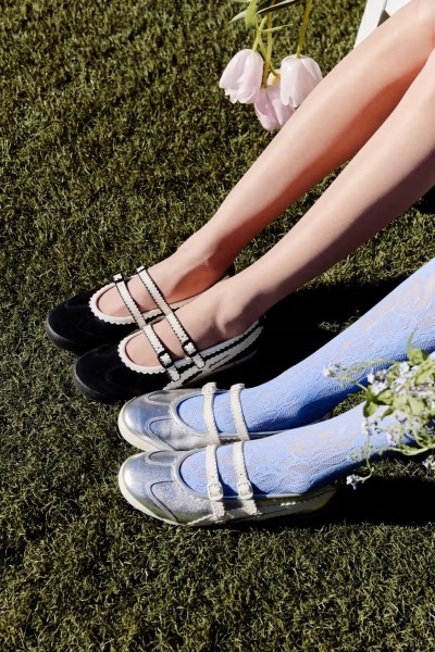 Mengenal Tren Viral Sneakerina, Sneakers dan Ballerina Flats