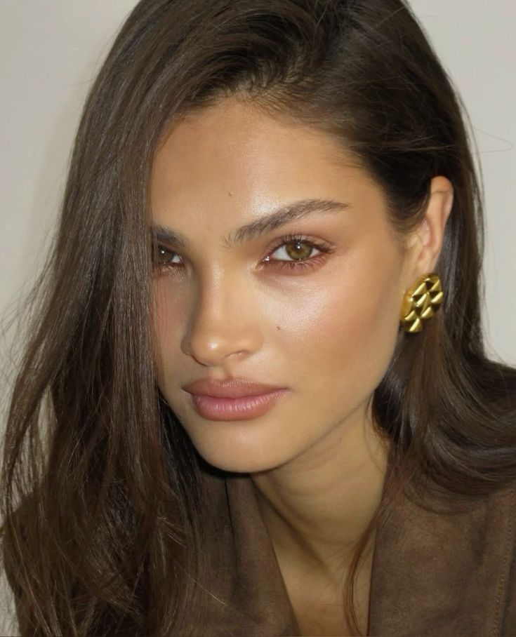 Tips Makeup untuk Olive Skin Tone, Ini Warna yang Cocok