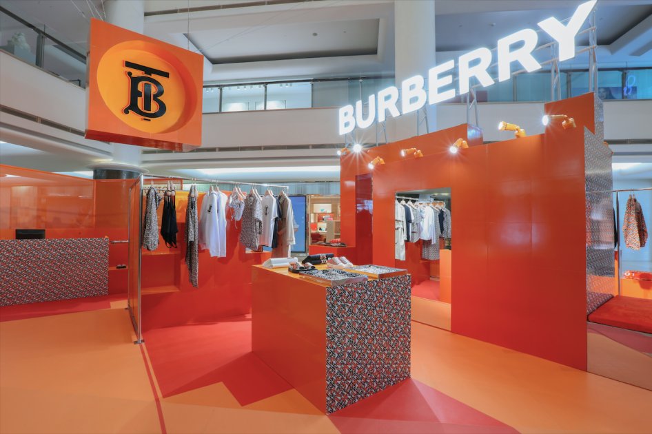 Burberry Membuka TB Summer Monogram Pop Up Store di Jakarta