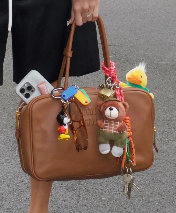 Mengenal Bag Charms Trend di 2024, Apakah Worth It Diikuti?