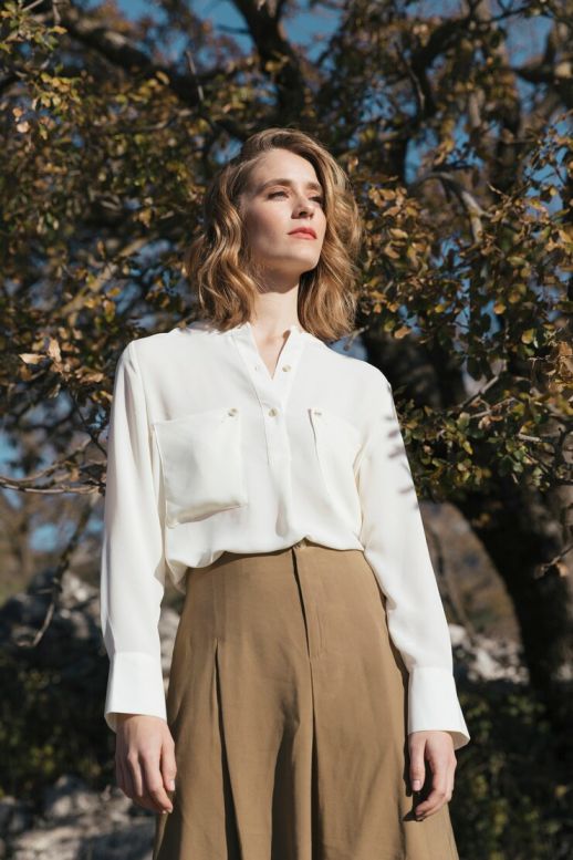 Inspirasi Warna Baju Krem dan Kombinasi Yang Cocok Untukmu!