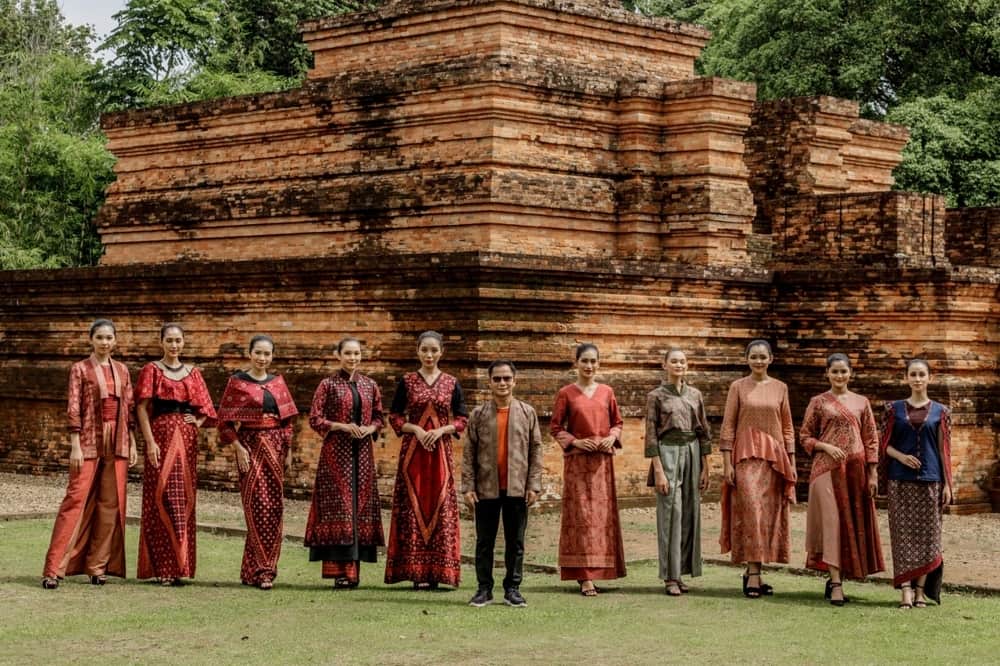 Desainer Wignyo Rahadi Luncurkan Koleksi Busana Batik Jambi