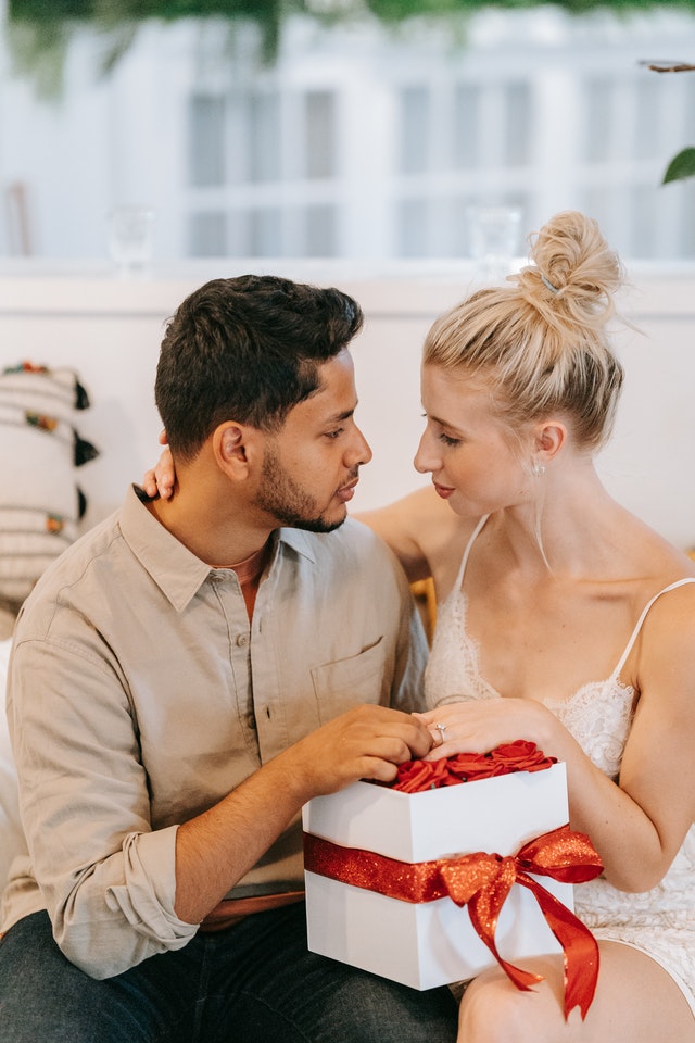 Suka Flirting, Ini 4 Zodiak Pria Yang Paling Memikat
